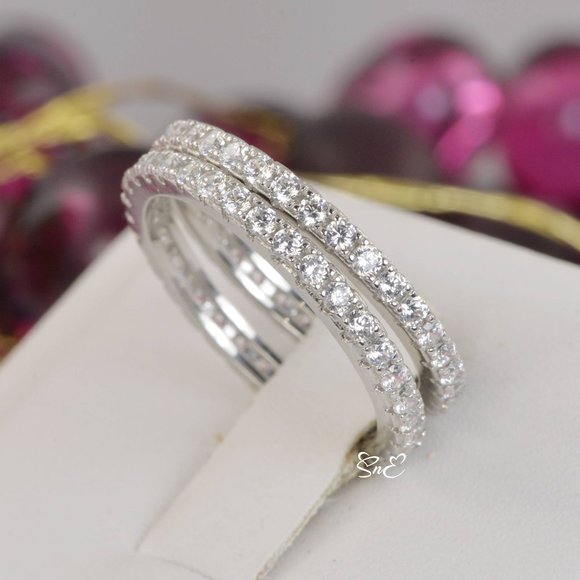 Elegant Silver Diamond Ring - Picture 3 of 5